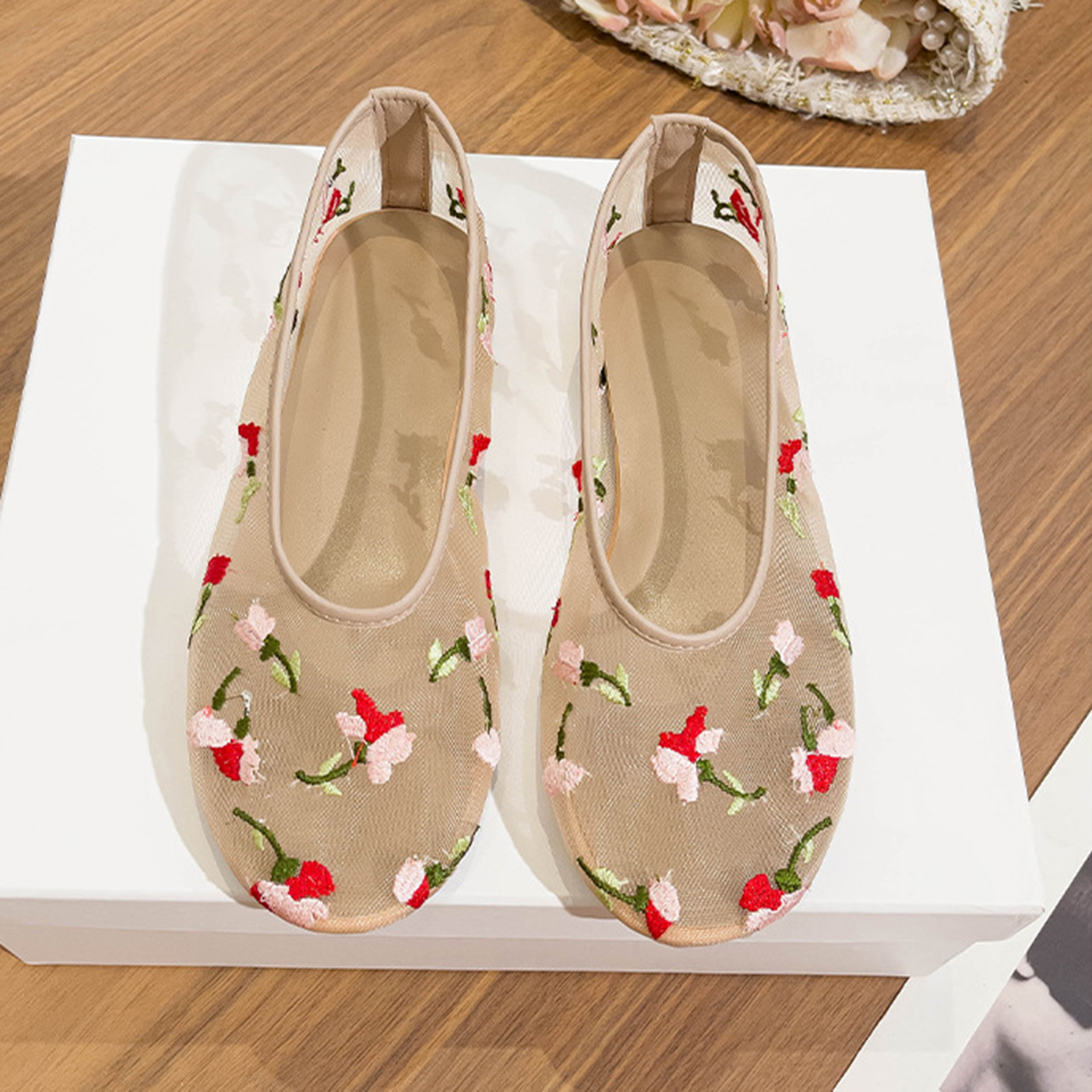 Hand Embroidered Flowers Desig - Women'S Shoes Hands Free recensie en prijs