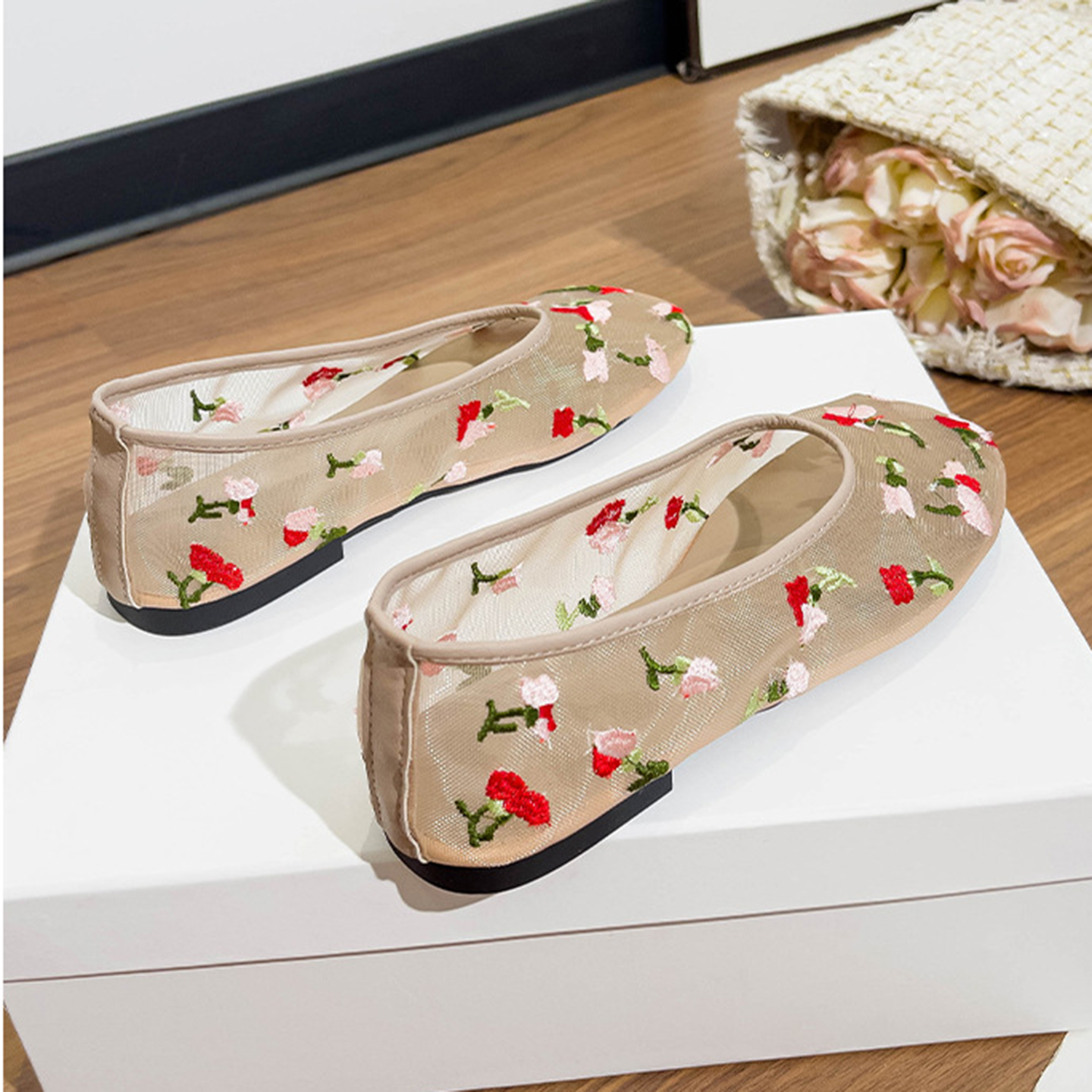 Hand Embroidered Flowers Desig - Women'S Shoes Hands Free recensie en prijs