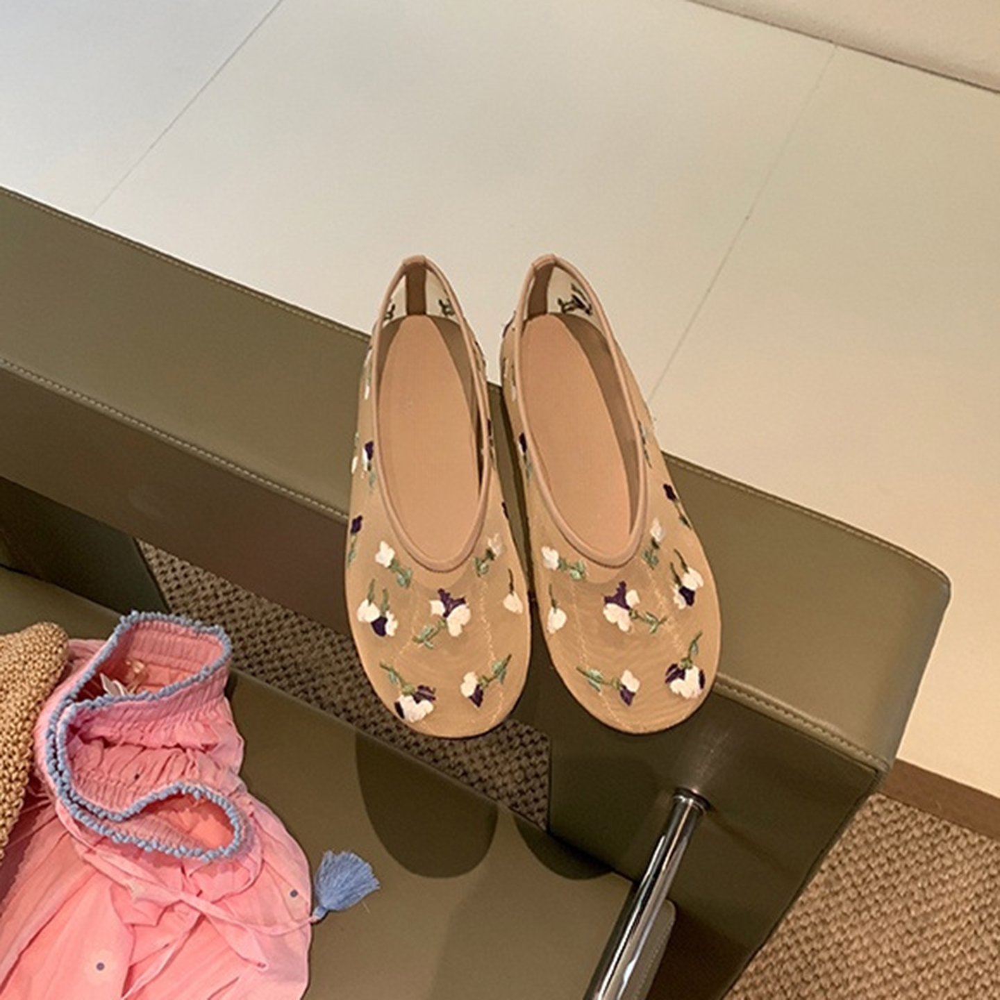 Hand Embroidered Flowers Desig - Women'S Shoes Hands Free recensie en prijs