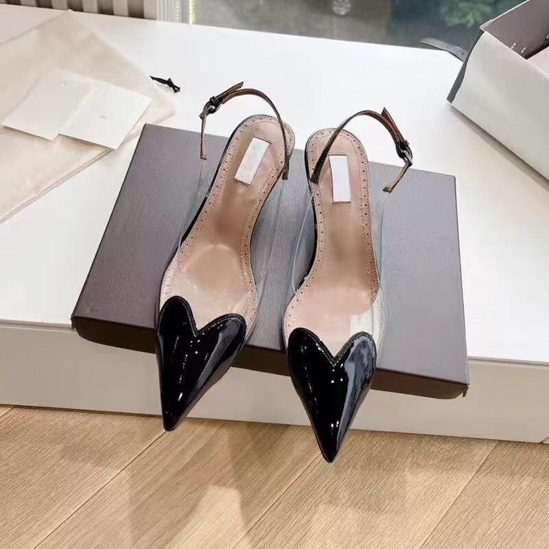 26 Spring/Summer Pointed Love  - Clear Strap Heel recensie en prijs