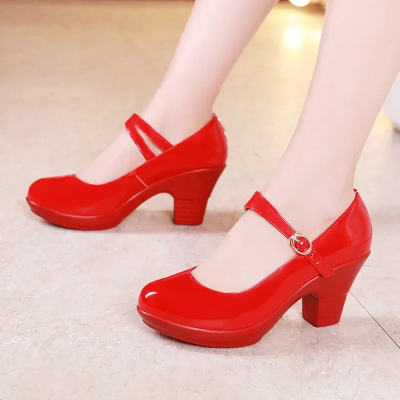 Small Size 32-43 Medium Block  - Patent Leather Pump recensie en prijs