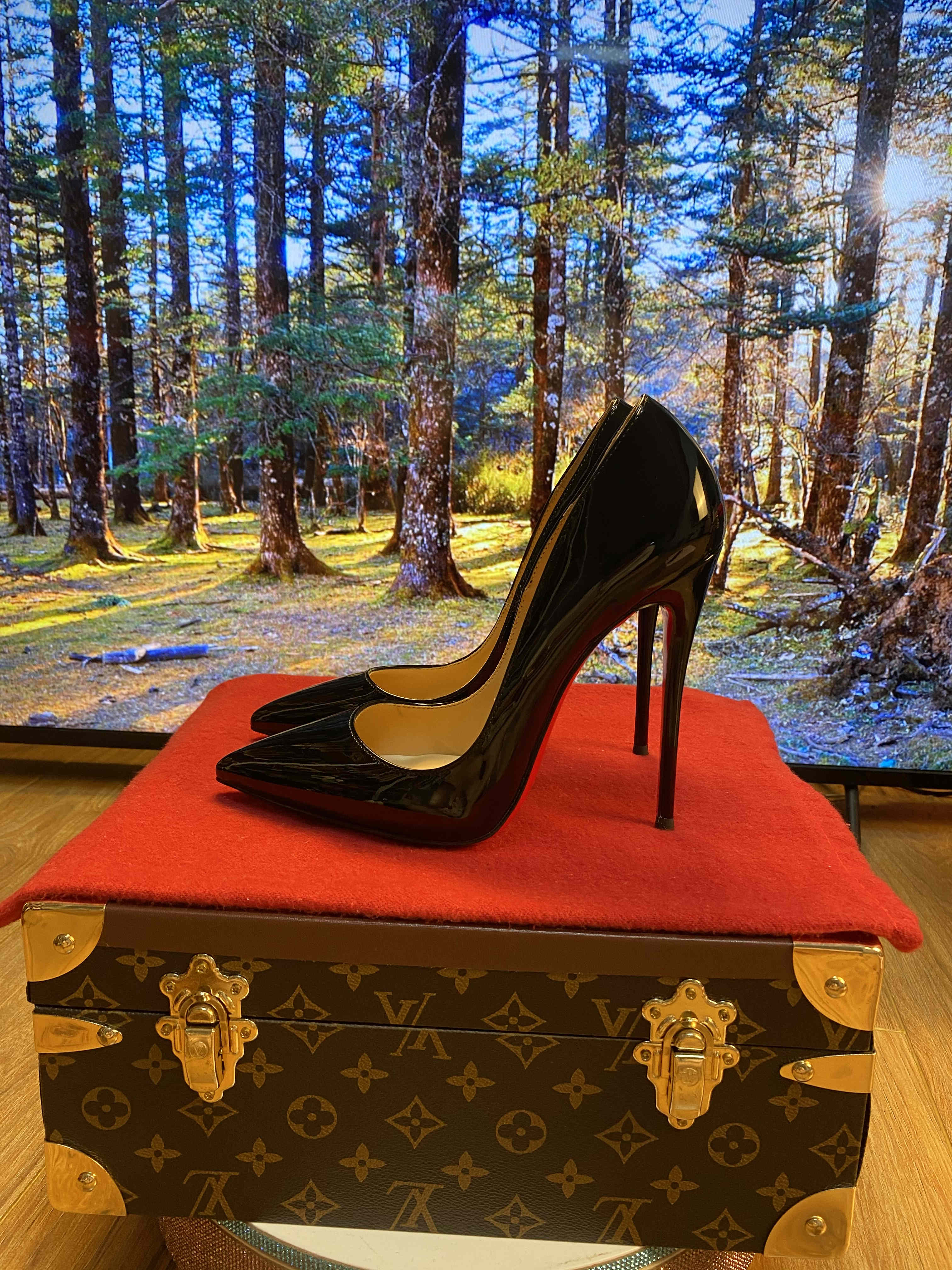 New Shallow Classic Patent Lea - Patent Leather Pump recensie en prijs